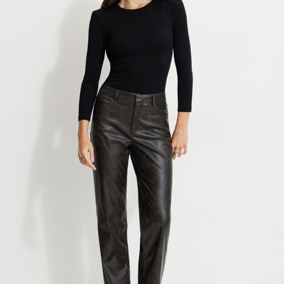 Dynamite Clothing Womens Fall Shoulder Pad Crewneck Long Sleeve Black Top XS - Picture 2 of 8